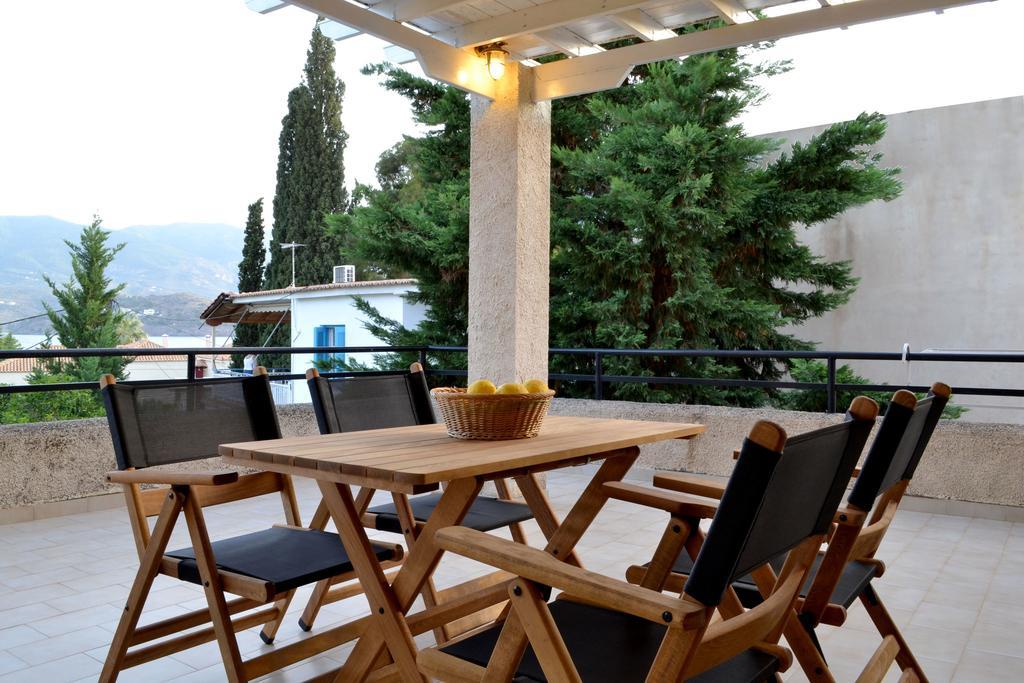 Villa Yiotevi Poros Town Eksteriør bilde